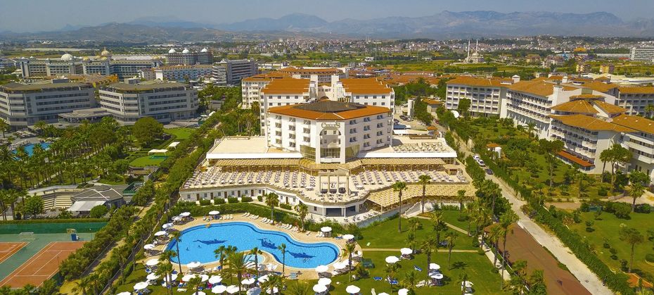 Cesars Resort (Side)