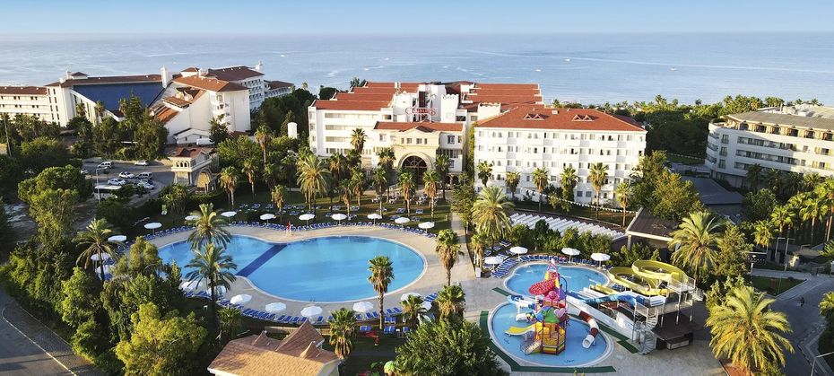 Cesars Resort (Side)