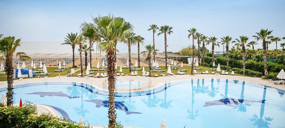 Cesars Resort (Side)