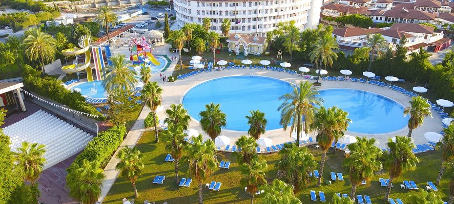 Cesars Resort (Side)