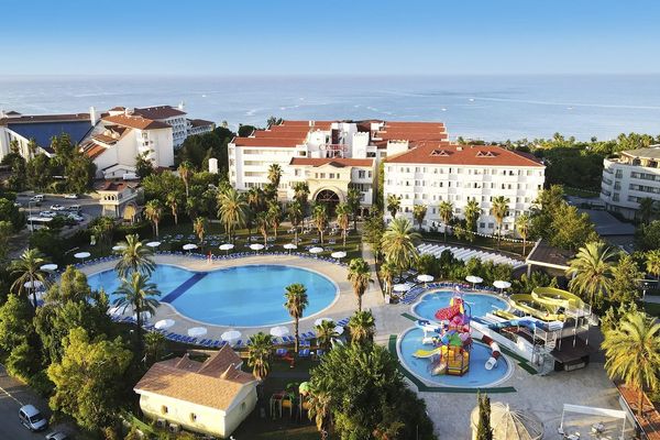 Cesars Resort (Side)