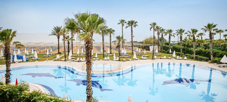 Cesars Resort (Side)