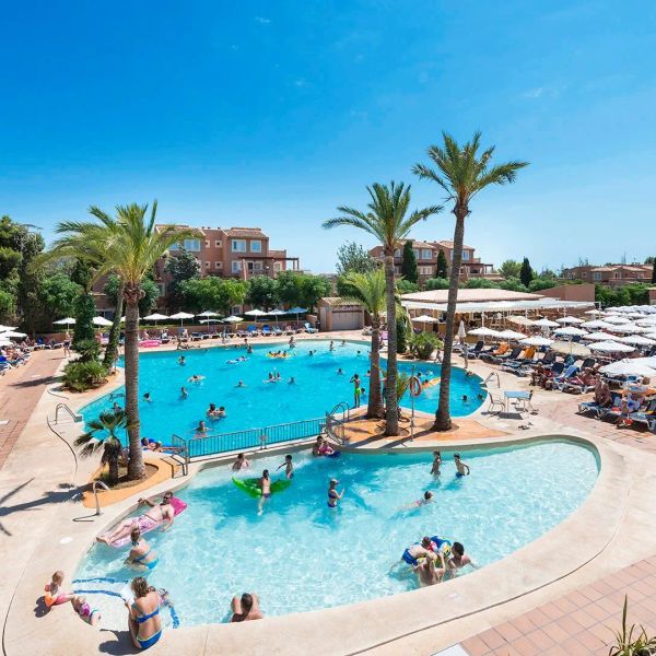 Ciudad Laurel Aparthotel — Cala Millor, Hiszpania