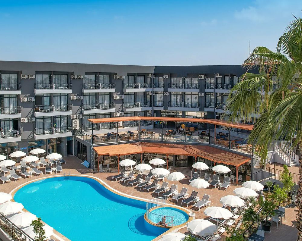 Clover Magic Park Side Hotel