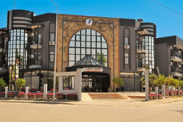 Clover Magic Park Side Hotel