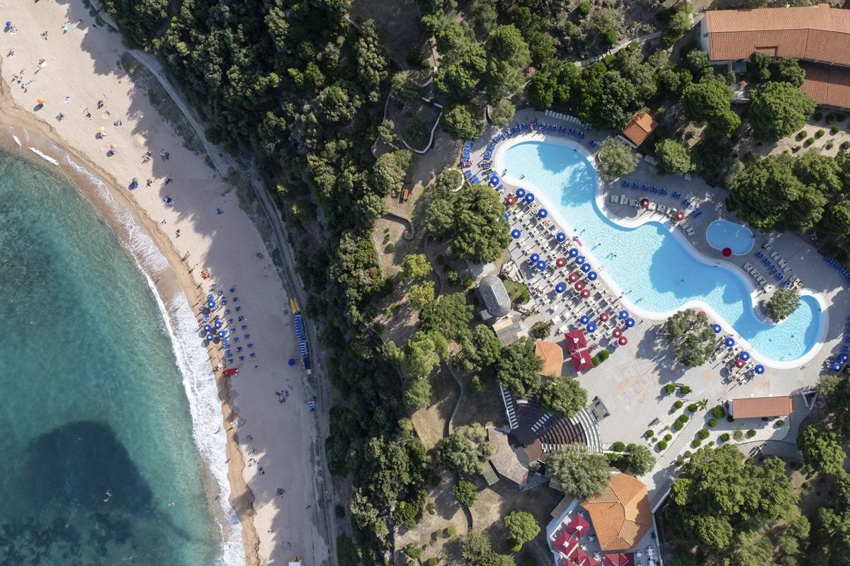 Sardynia (7 dni) w Club Esse Palmasera Resort (ex Palmasera Village Resort) z Warszawy (AI)