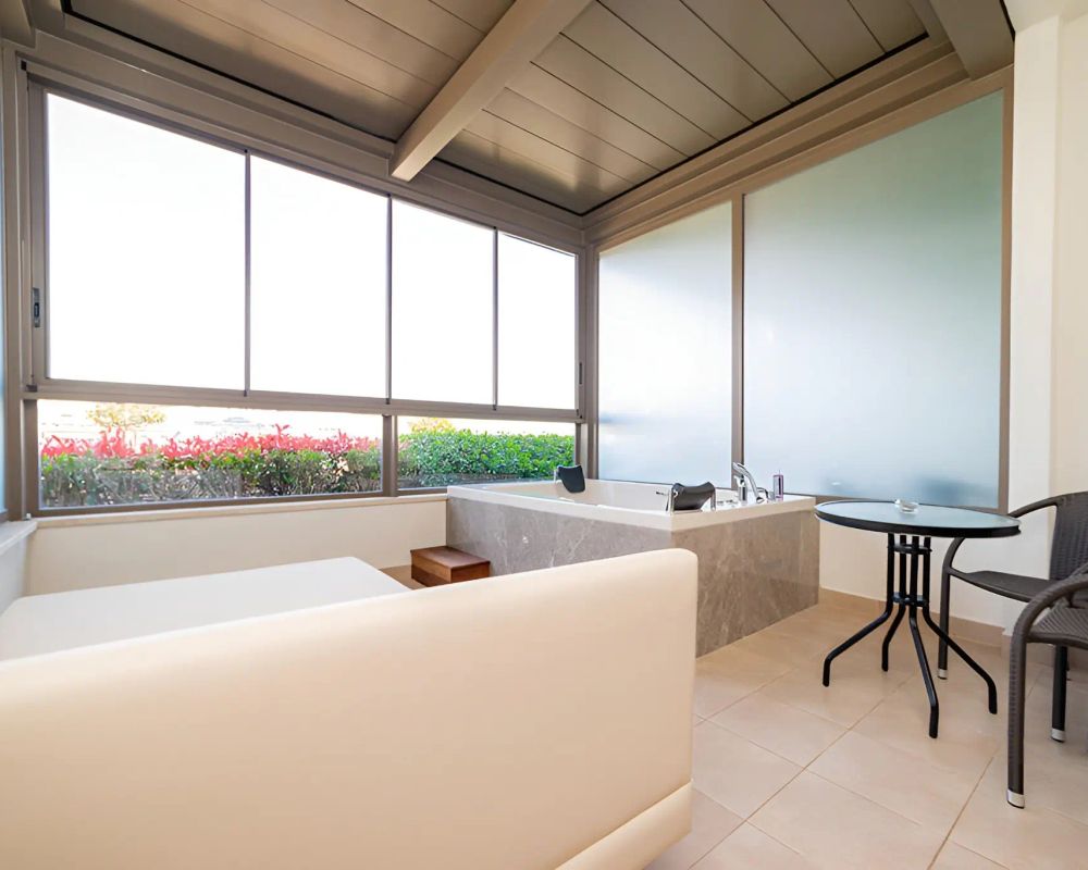 Commodore Elite Suites & Spa