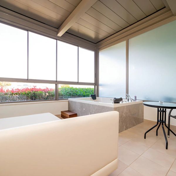 Commodore Elite Suites & Spa
