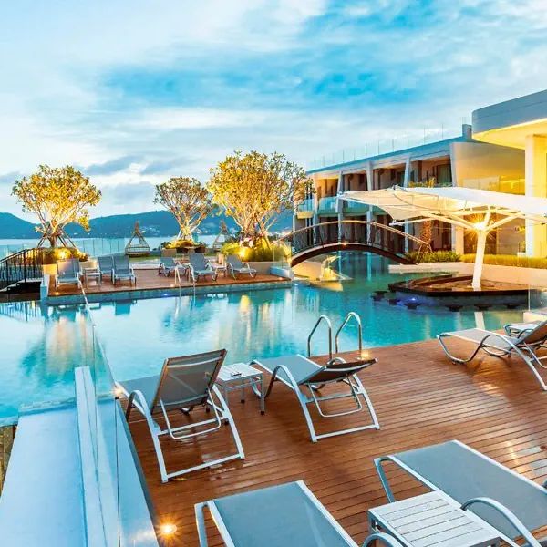 Crest Resort & Pool Villa