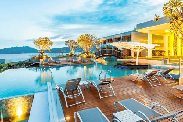 Crest Resort & Pool Villa