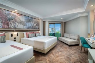 Delphin Palace