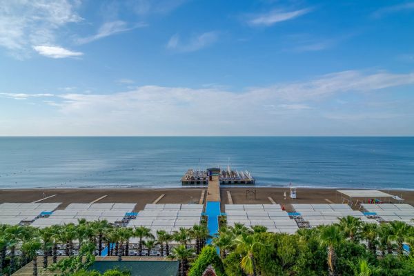 Delphin Palace