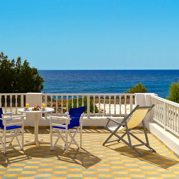 Dolphins Apartments — Kamari, Grecja