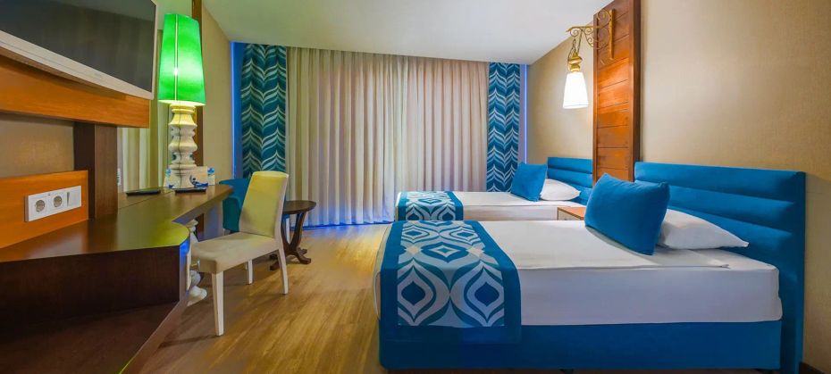 Dream World Resort & Spa (Side)