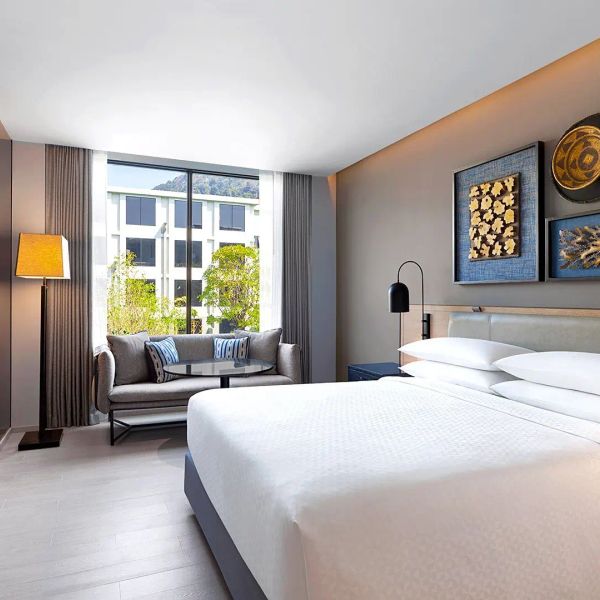 Four Points by Sheraton Phuket Patong Beach Resort — Patong, Tajlandia