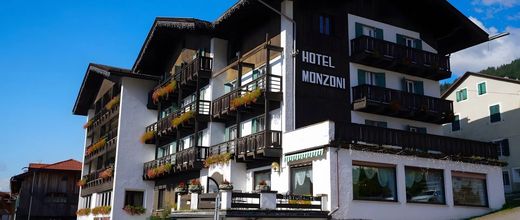 GH Monzoni (Pozza di Fassa)