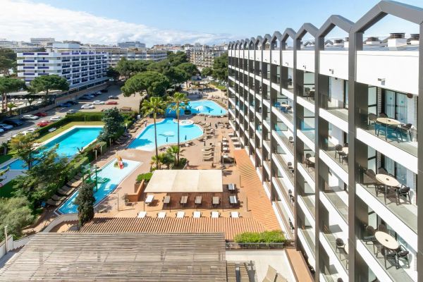 Golden Avenida Suites