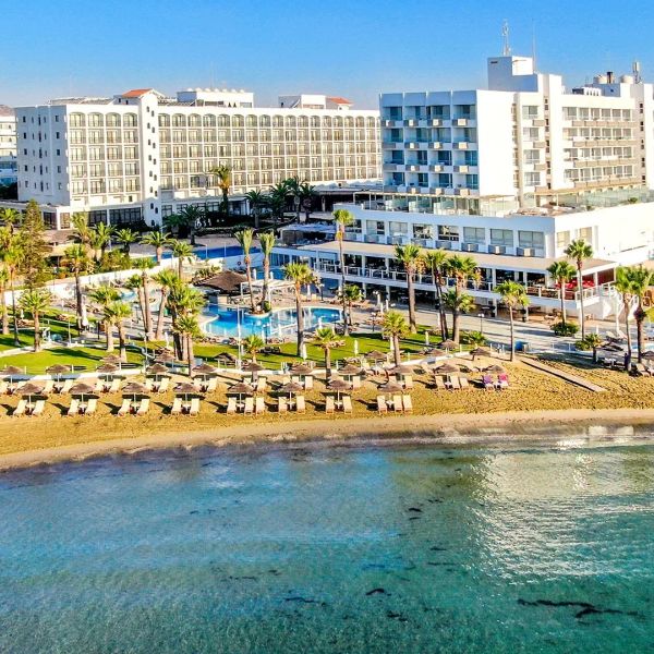 Golden Bay Beach (Larnaka) — Larnaka, Cypr