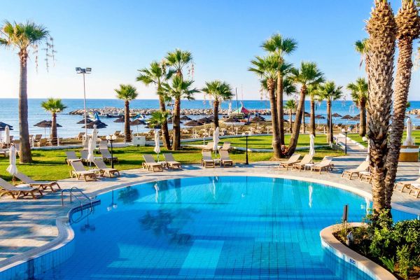 Golden Bay Beach (Larnaka)