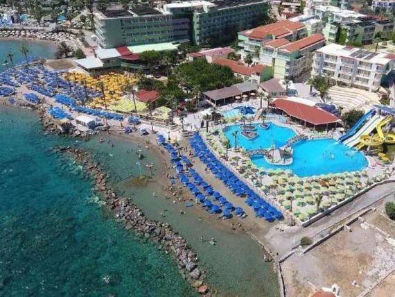 Eri Beach & Village
