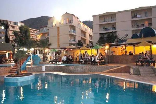 Eri Beach & Village