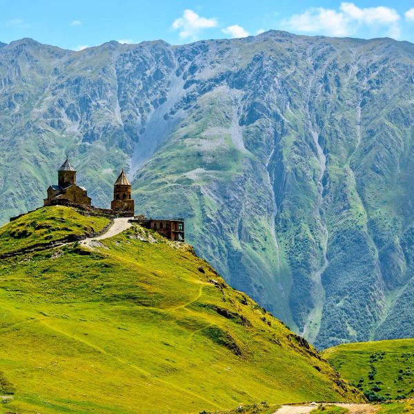 Gruzja, Armenia - spod szczytów Kaukazu w doliny