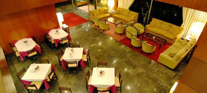 Iniohos Hotel