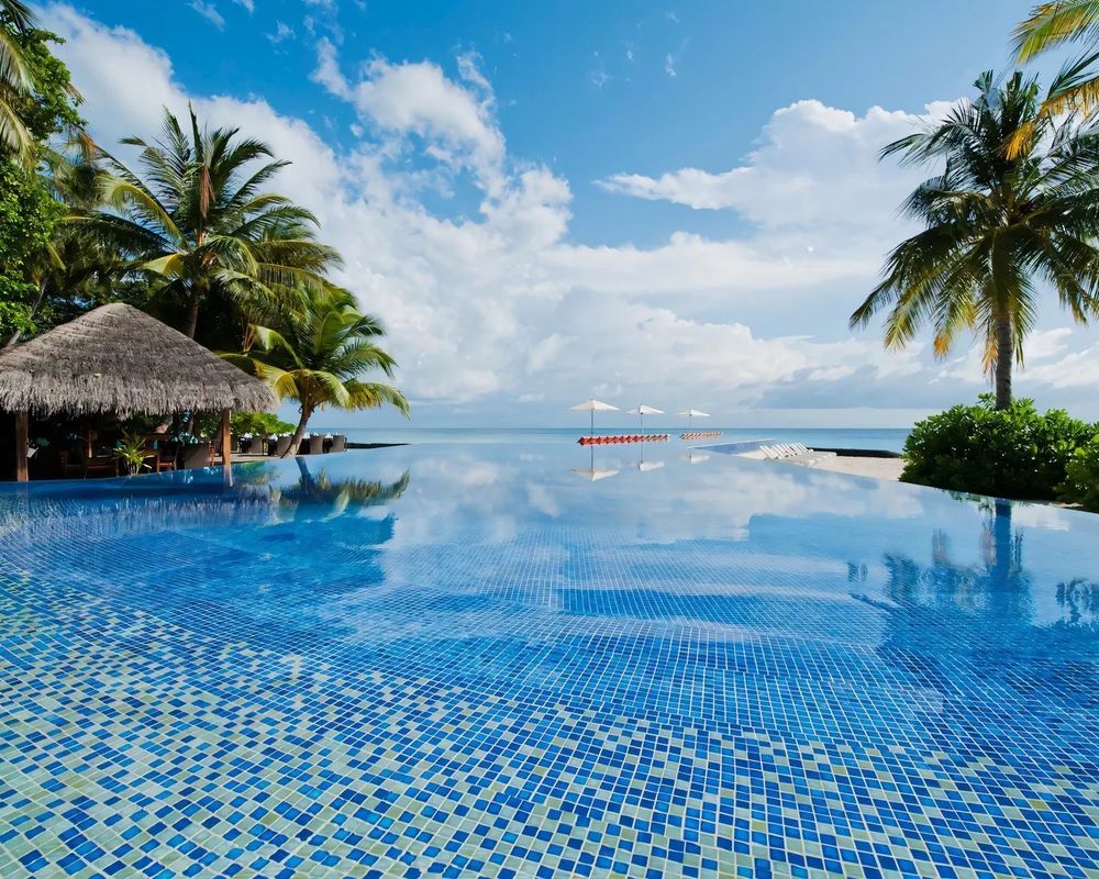 Kuramathi Island Resort: Village, Cottage and Blue Lagoon