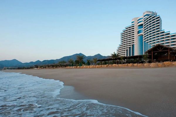 Le Meridien Al Aqah Beach Resort