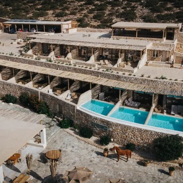 Mythic Exclusive Retreat — Sarakiniko, Grecja
