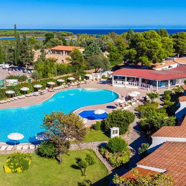 Nicolaus Club Li Cucutti — Agrustos, Włochy