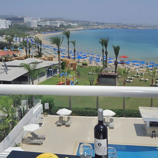 Okeanos Beach — Ayia Napa, Cypr