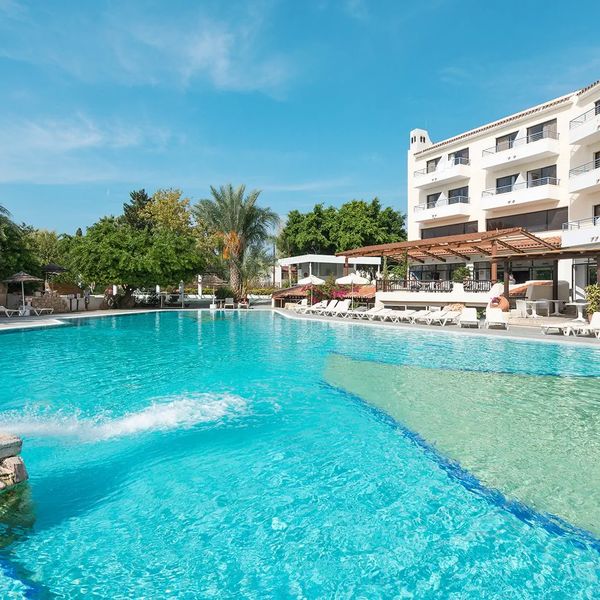 Paphos Gardens Holiday Resort (ex Leptos ) — Paphos, Cypr