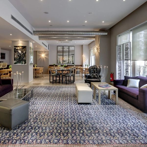 Polis Grand — Ateny, Grecja