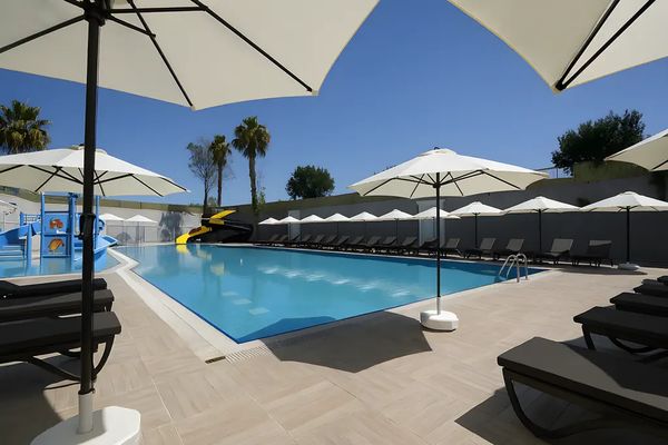 Q Ella Beach Side