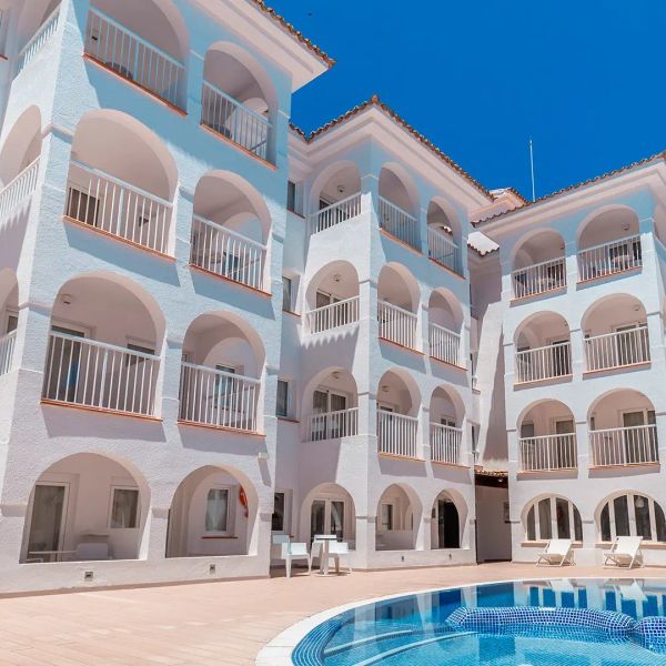 R2 Bahia Cala Ratjada Design — Cala Ratjada, Hiszpania