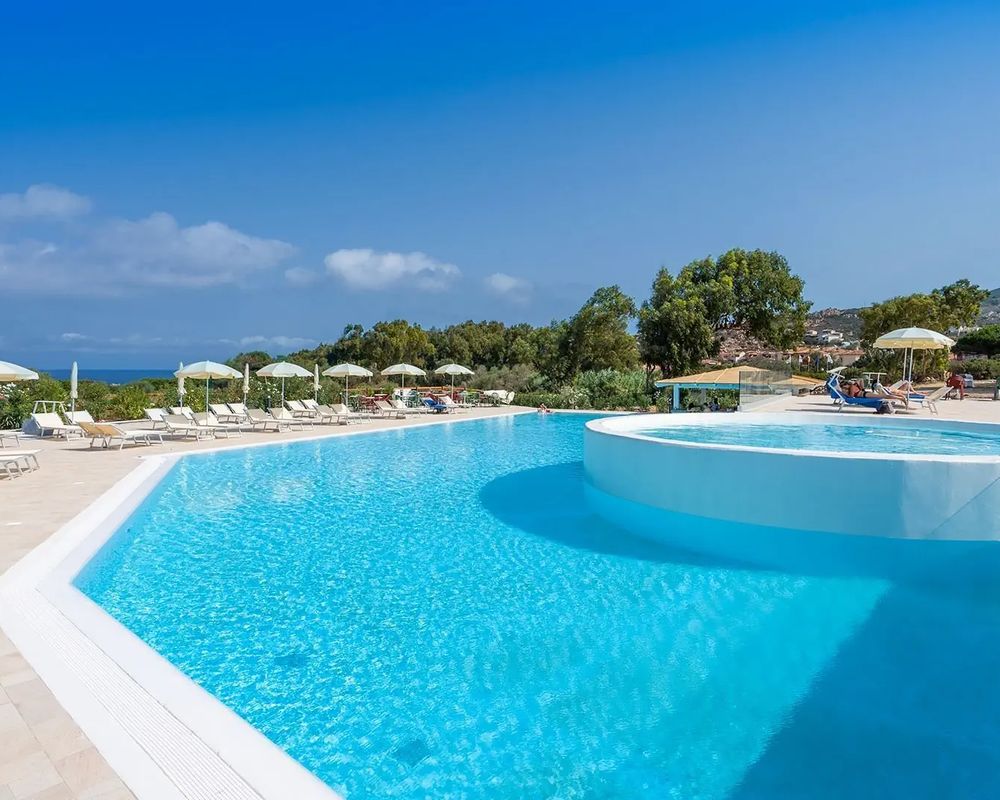 Red Sun Village  (Trinita d'Agultu e Vignola)