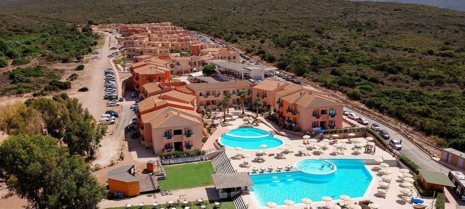 Red Sun Village  (Trinita d'Agultu e Vignola)