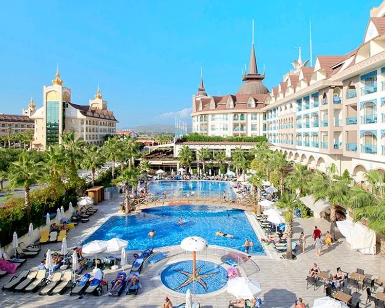 Side Crown Palace (Side)