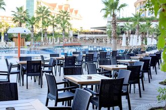 Side Crown Palace Side