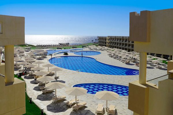 Sirena Beach Resort & Spa