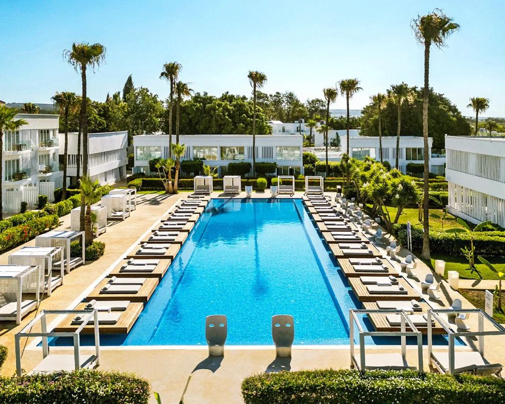 So White Club Resort
