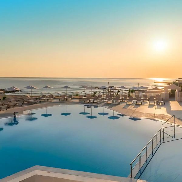 Themis Beach — Kokkini Hani, Grecja