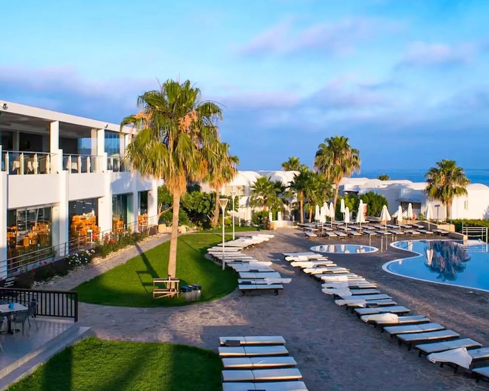 Theo Sunset Bay Holiday Village