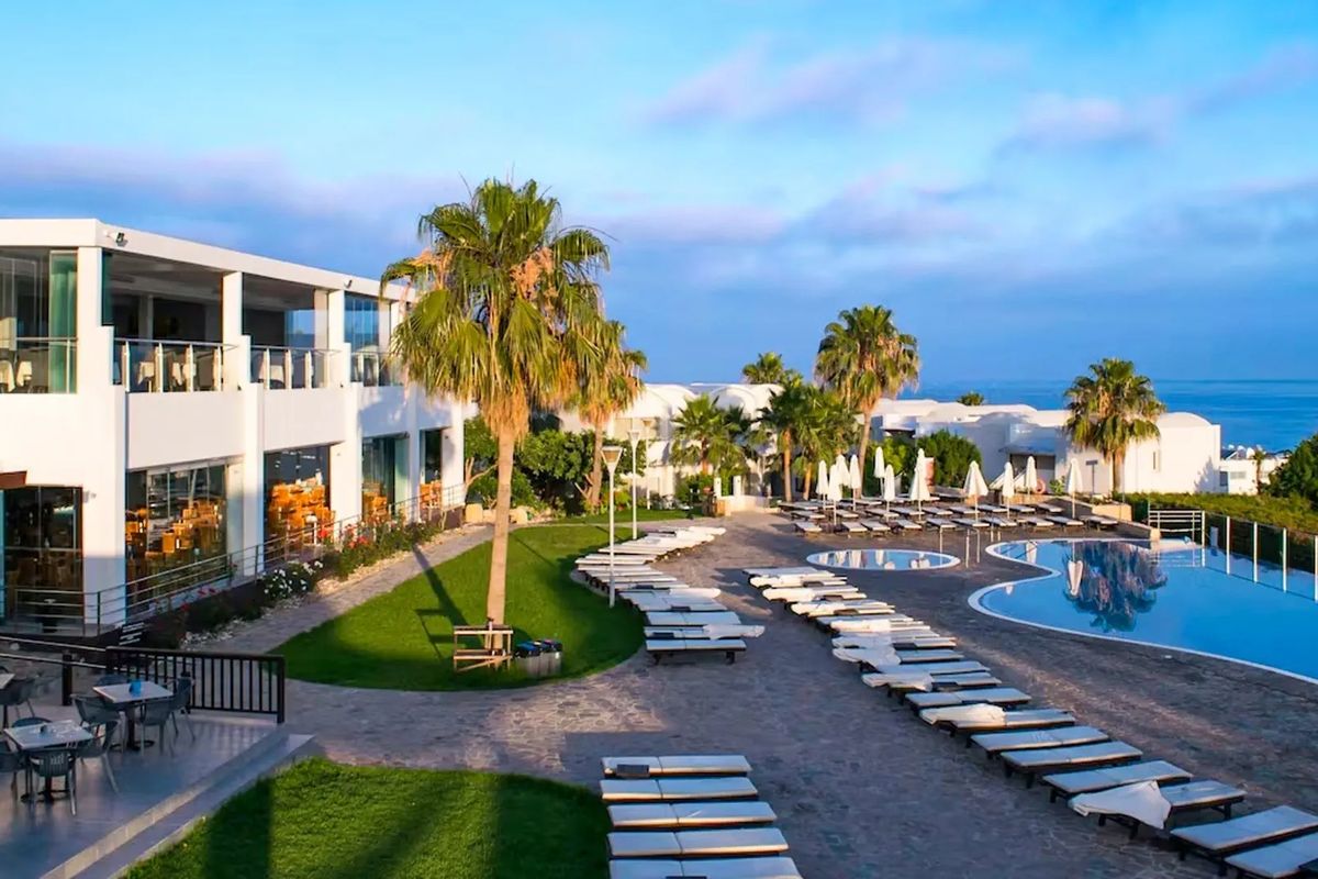 Pafos (7 dni) w Theo Sunset Bay Holiday Village (Pafos) z Modlina (BB)