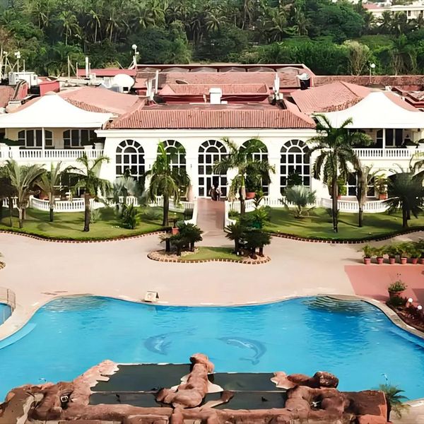 Zuri White Sands — Varca Beach, Indie